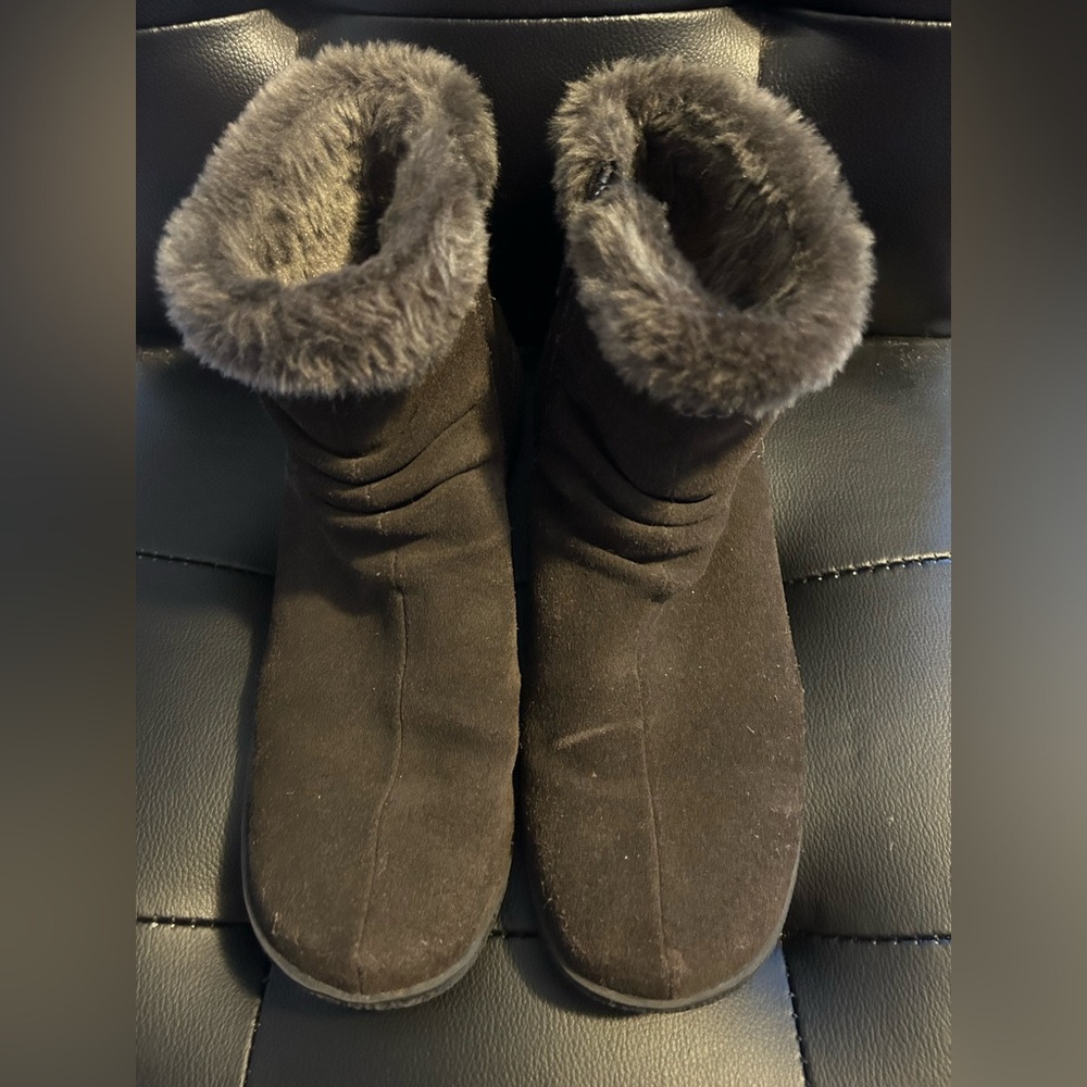 BareTraps Women's Dark Gray Faux Fur Lined Boots, 10M Very warm & Comfortable